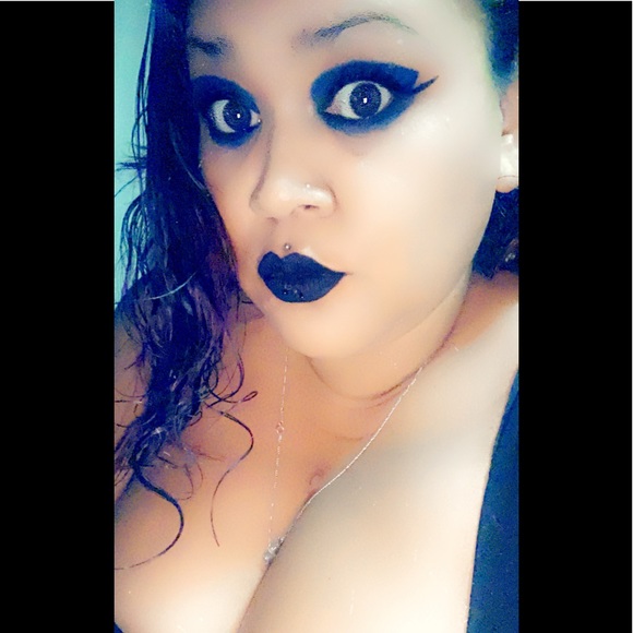 Meet your Posher, Vanessa - Picture 2 of 2